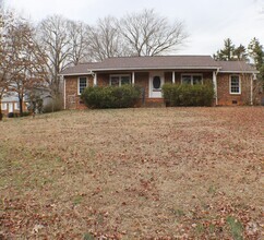 Building Photo - Cute brick ranch 3 bedroom, 2 bathroom in ...