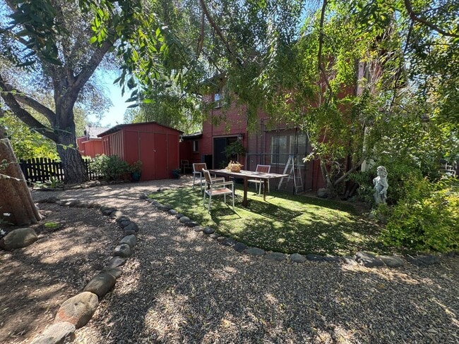 Building Photo - Charming 2 Bedroom Ojai Home with All Utilities Included
