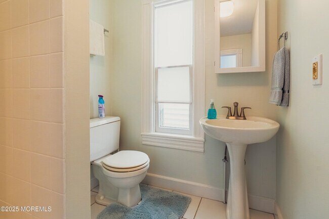 Building Photo - 3 Bath Ave