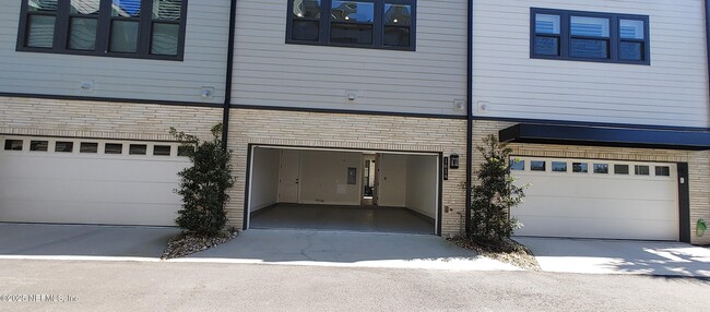 Building Photo - 1614 Bridgeton Dr