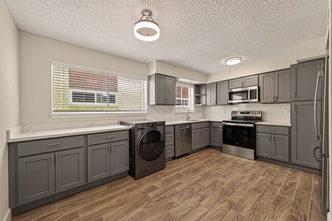 Building Photo - 7714 Renwick Dr