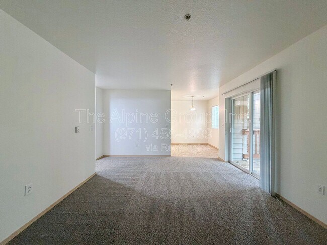 Building Photo - 10020 SW 125th Ave