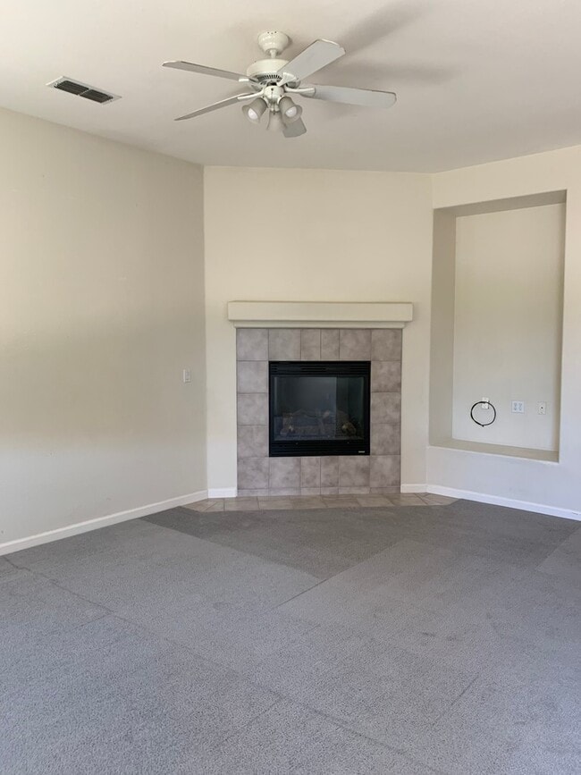 Building Photo - Spacious 3-bedroom 2 bathroom Home-Travis ...