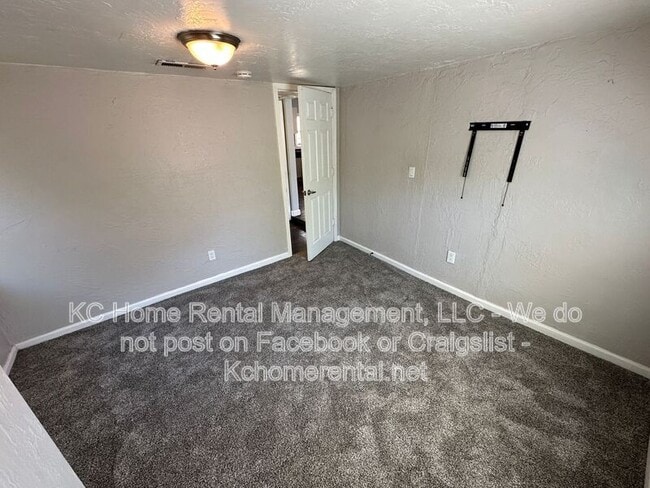 Building Photo - 316 W Elm St