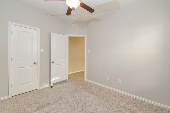 Building Photo - 9403 Briscoe Bend Ln