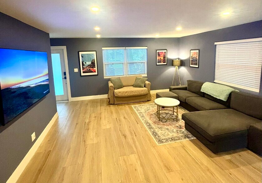 Building Photo - 1709 SW 24th St