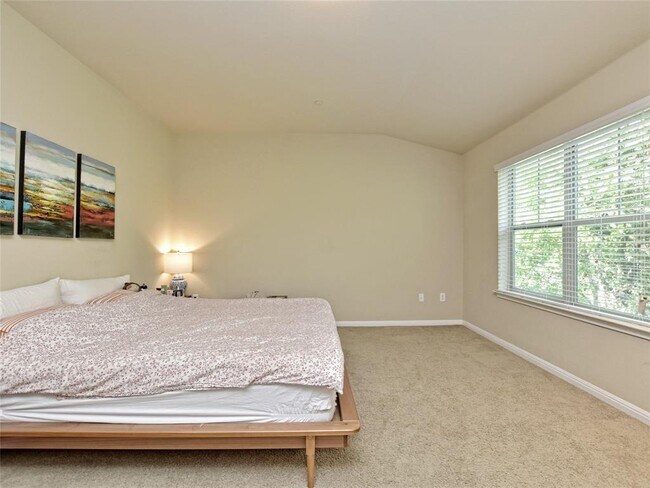 Building Photo - 516 E Slaughter Ln