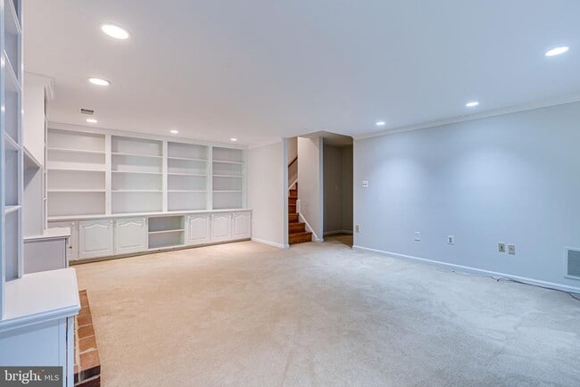 Building Photo - 6867 Williamsburg Pond Ct