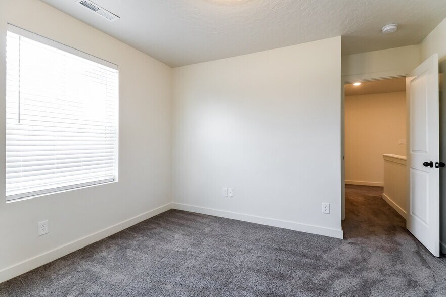 Building Photo - 141 E Polaris Dr