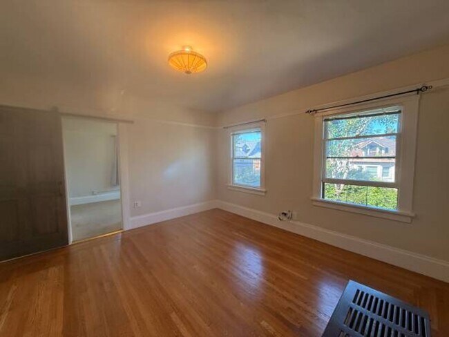 Building Photo - Great location and is just off the main St...