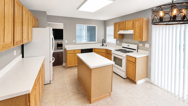 Building Photo - 1561 E Chivalry Ct