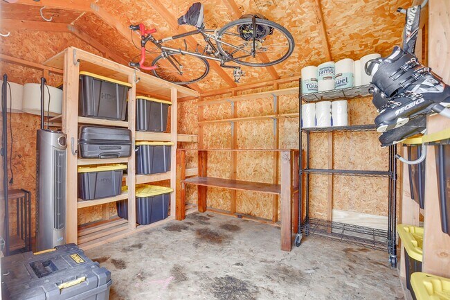 Building Photo - Modern and cozy 3 bedroom, 2 bath home