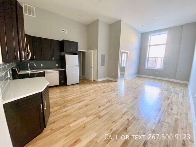 Building Photo - 1523 W Girard Ave