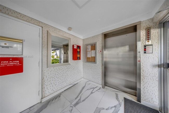 Building Photo - 6545 Indian Creek Dr