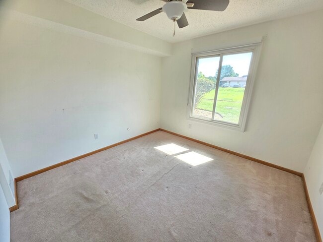 Building Photo - 801 Brook Dr