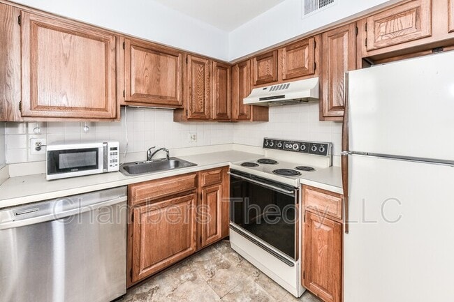 Building Photo - 2603 Arlington Blvd