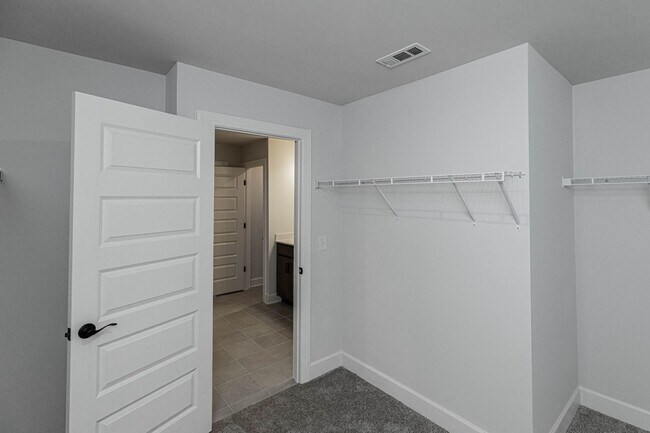 Building Photo - 5032 Ozment Dr