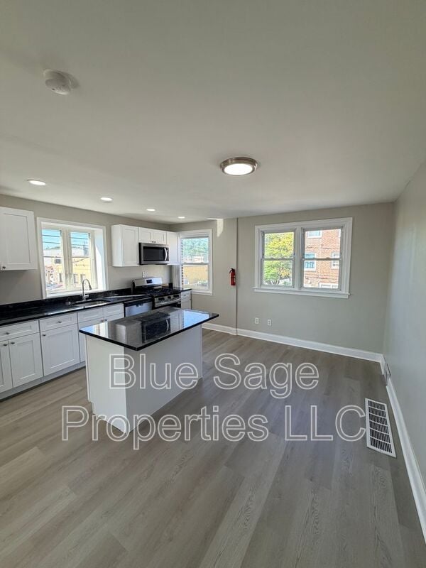 Building Photo - 66 Folcroft Ave