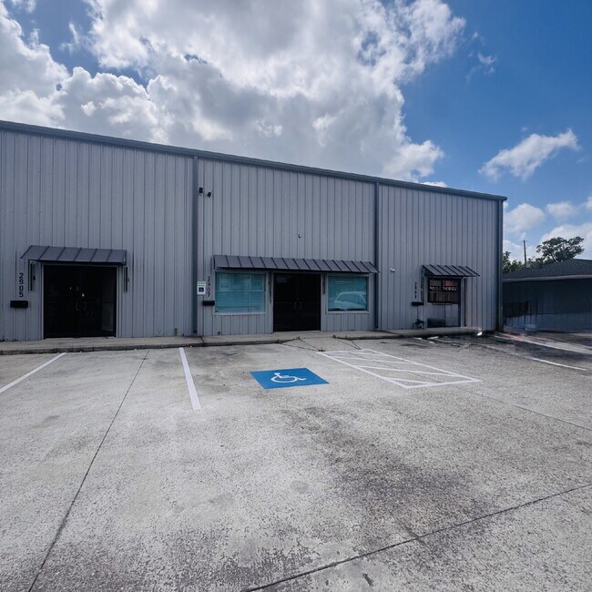 Building Photo - 2905 Nederland Ave