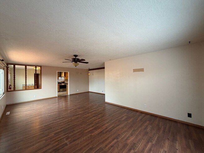 Building Photo - Cozy 4 Bedroom 2 Bathroom Home In The NE!