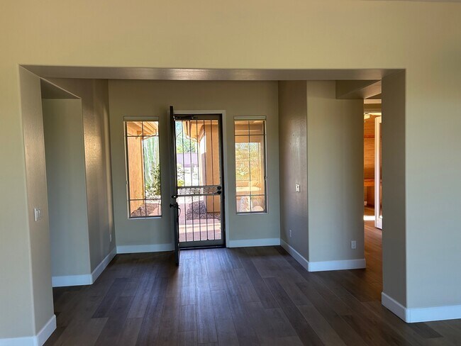 Building Photo - 42019 N Golf Crest Rd