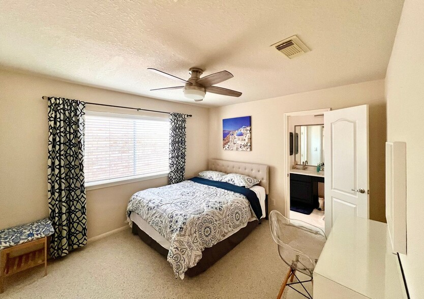 Building Photo - 5457 Fairdale Ln