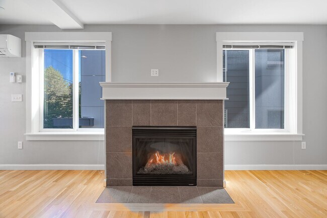 Building Photo - 2bd/2.5ba Seattle Townhome