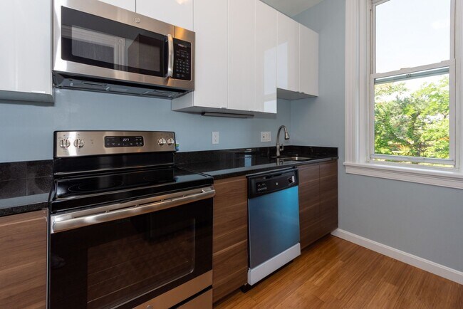 Building Photo - Kenmore Square Brownstone