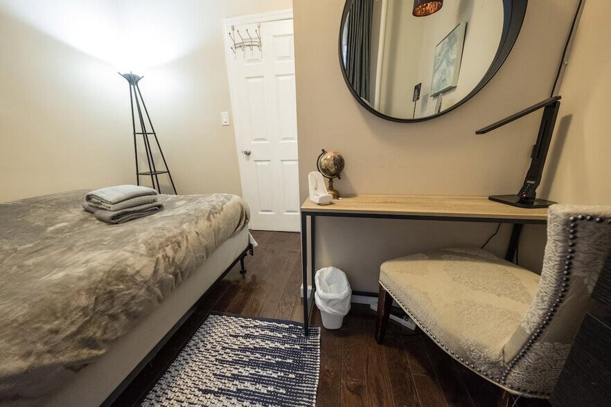 Building Photo - 5 W 101st St