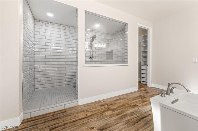 Building Photo - 4631 Amazing View St