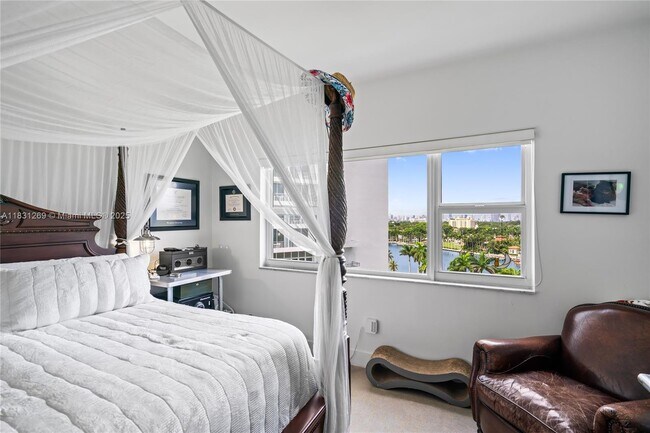 Building Photo - 4925 Collins Ave