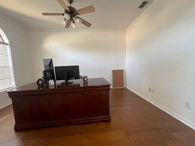 Building Photo - 6264 Lemans Dr