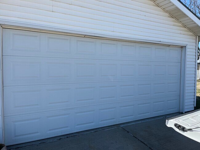 Building Photo - 210 E Main St