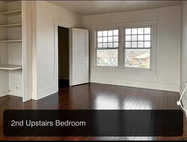 Building Photo - Spacious Prairie Style Home- 3 Bed, 1 Bath...