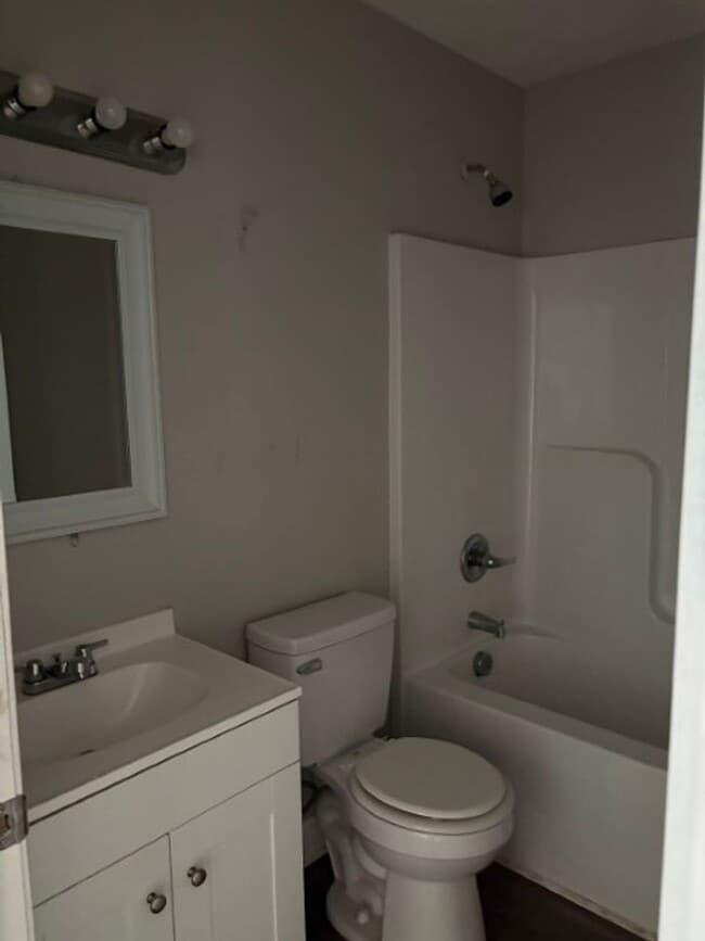 Building Photo - Bragg Court Apartment offering 1/2 OFF YOUR FIRST MONTHS RENT!! Available NOW!!