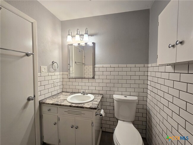 Building Photo - 1401 W Ave B