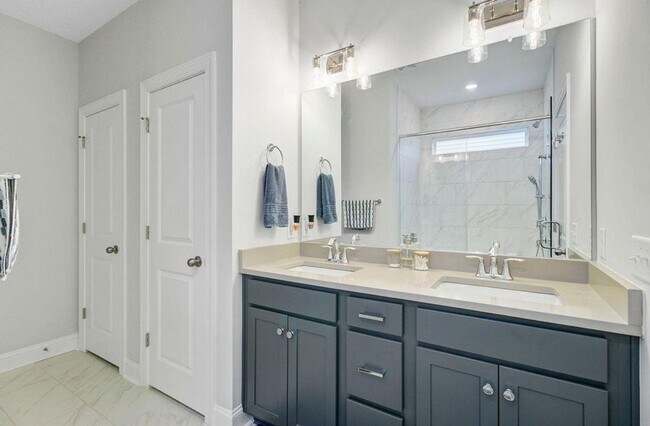 Building Photo - 3 Bedroom, 2.5 Bathroom Home in Oakley Pointe - Moncks Corner