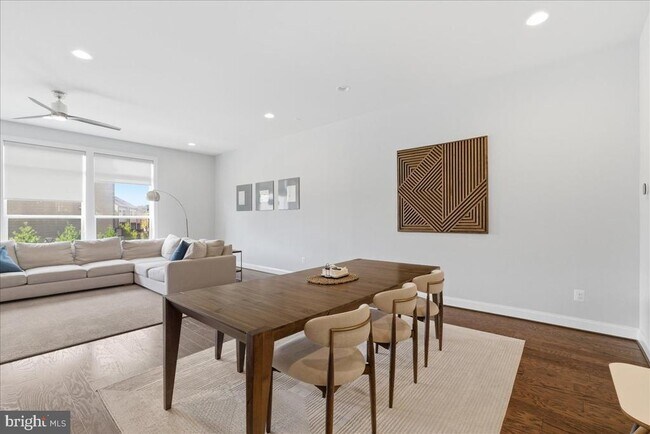 Building Photo - 4537 Plateau Dr