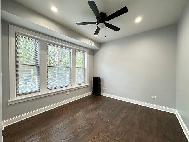 Building Photo - 1224 W Rosemont Ave
