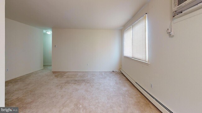 Building Photo - 910 Fox Chase Rd