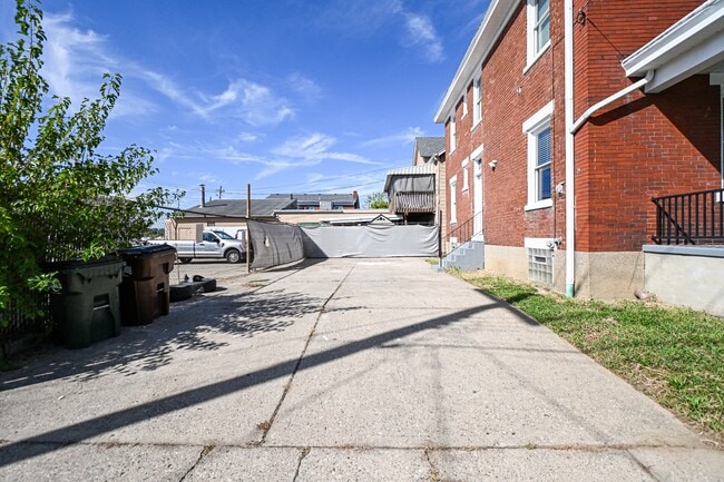 Building Photo - 5107 Hunter Ave