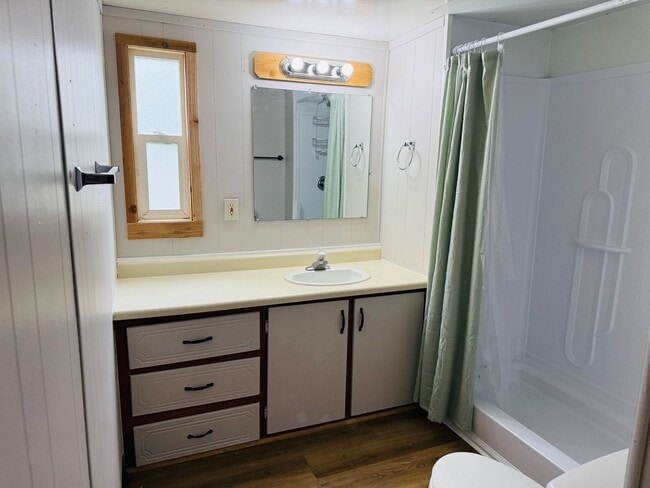 Building Photo - 2 Bedroom fresh remodel in Billings Heights