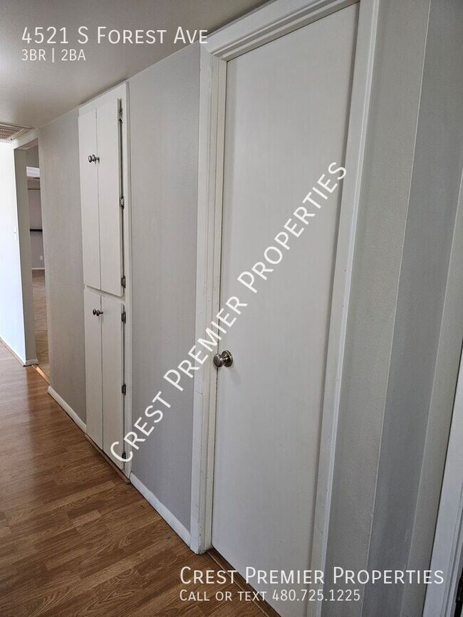 Building Photo - 4521 S Forest Ave