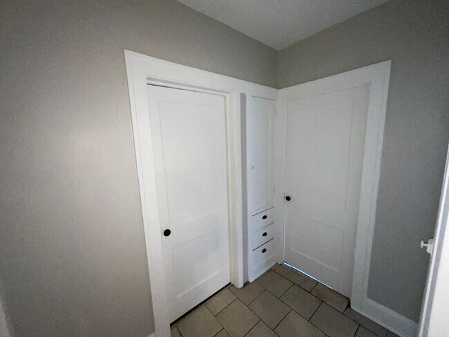 Building Photo - 19824 Pasnow Ave