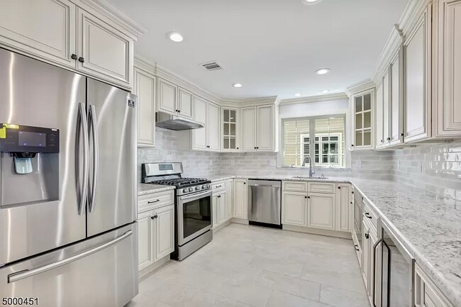 Building Photo - 26 Irving Pl