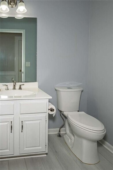 Building Photo - 151 N Lakeside Dr NW