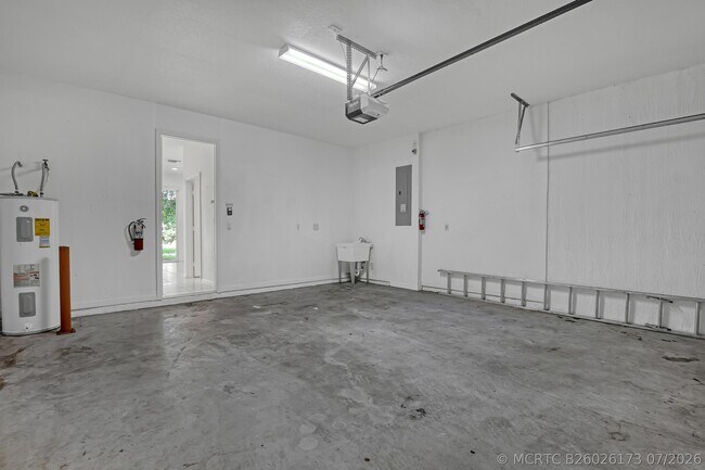 Building Photo - 176 Bellezza Terrace