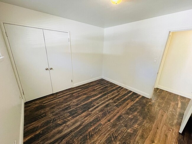 Building Photo - 2 bed 1 bath unit for rent in South Lake T...