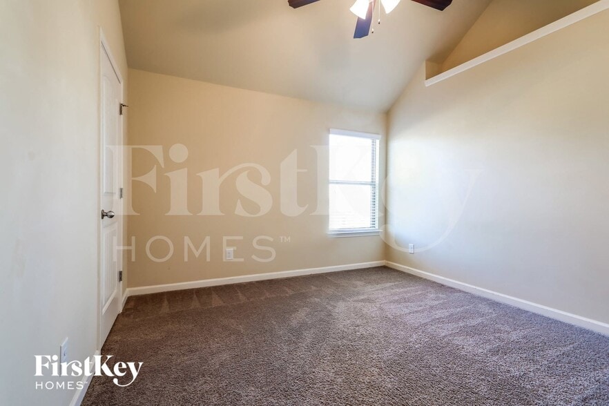Building Photo - 6013 Cloverfield Way