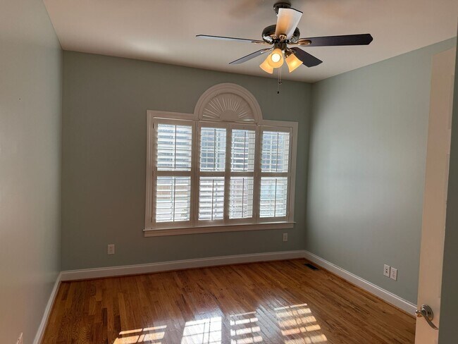 Building Photo - Lexington